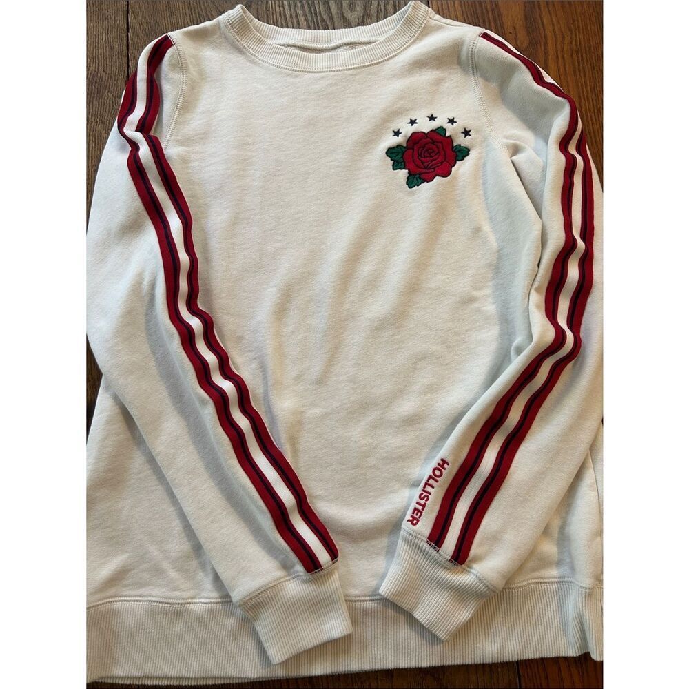 Hollister White Crewneck Red Rose 🌹 and Stripe Detail cotton comfy!